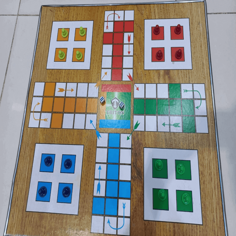 wooden-ludo-with-non-woven-bag-n-dice